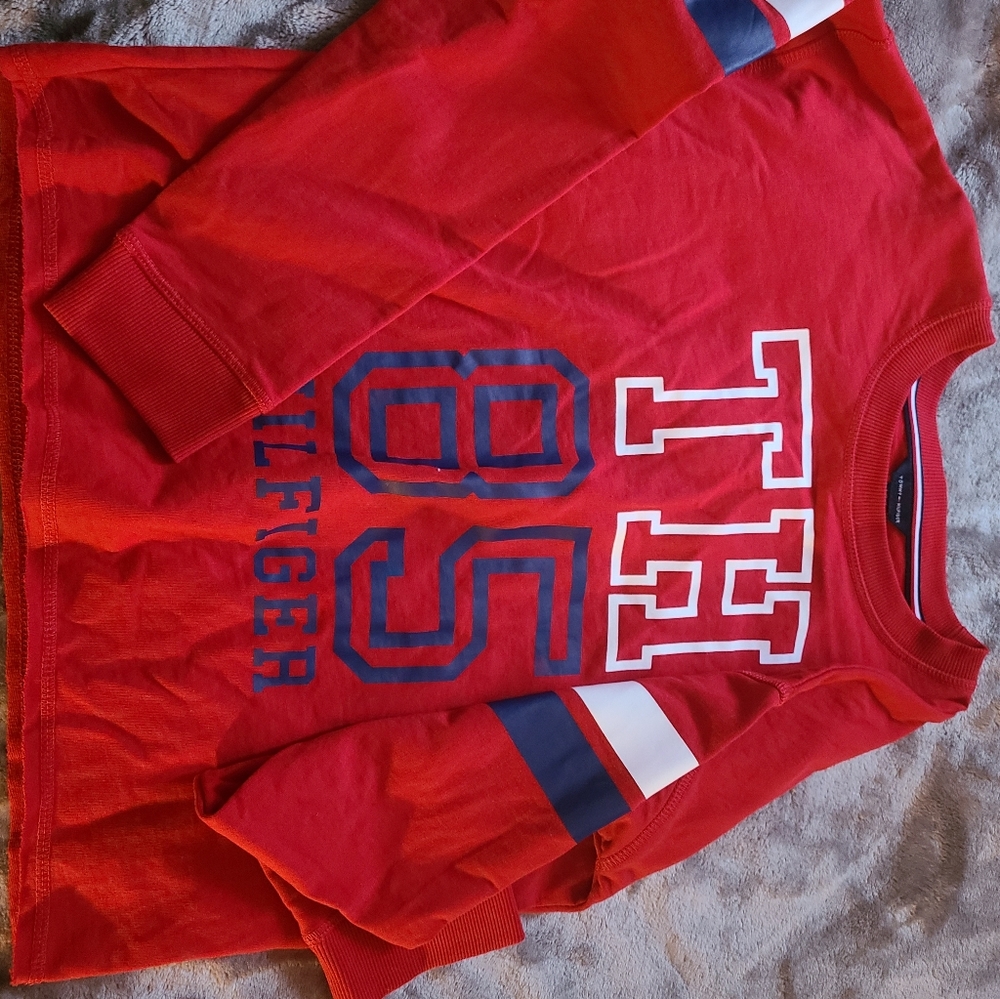 Youth Tommy sweatshirt size Large